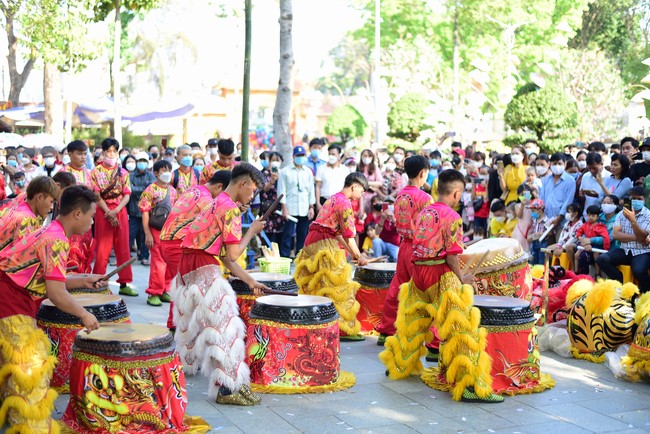 Chùm ảnh mồng một Tết Nhâm Dần